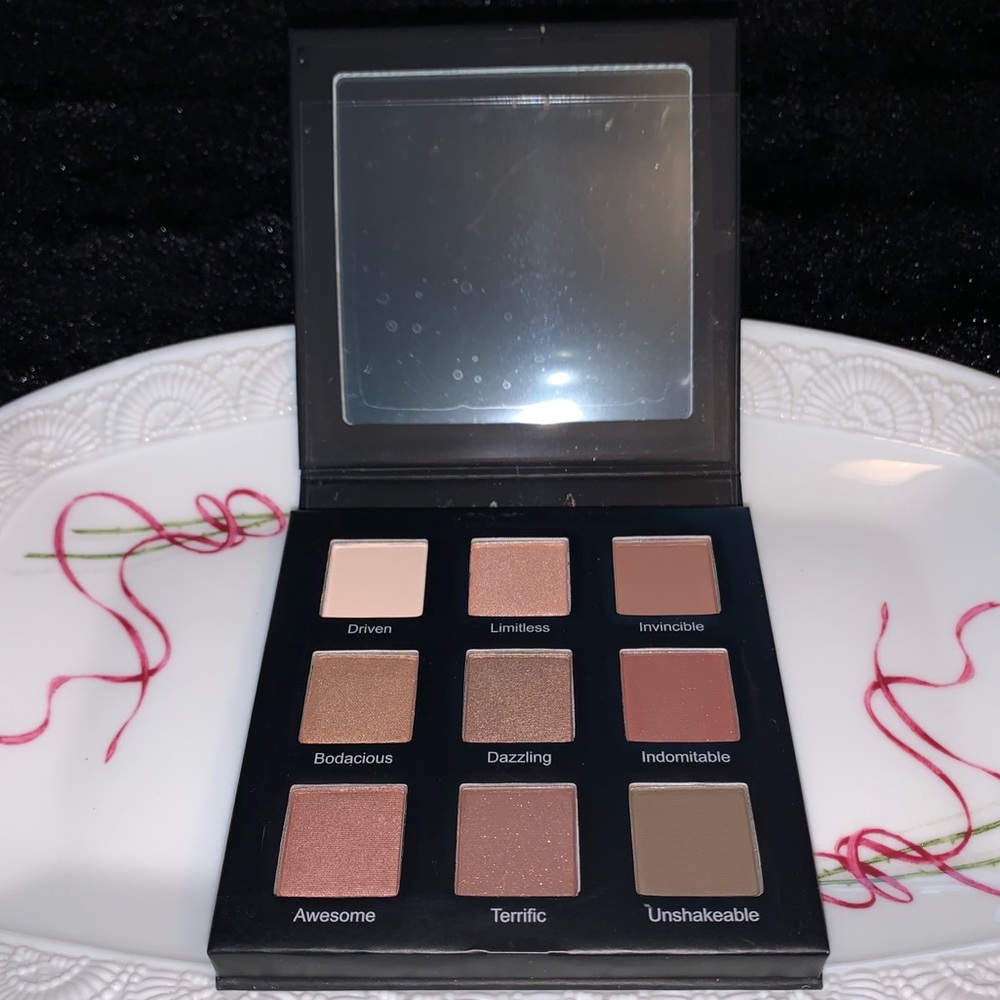 RealHer Playbook Eyeshadow Palette